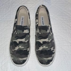 Steve Madden Camo Gills Platform
